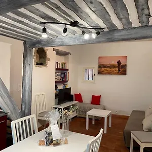 Appartement Au Calme Dans Le Centre-ville Historique, LʼIsle-sur-la-Sorgue