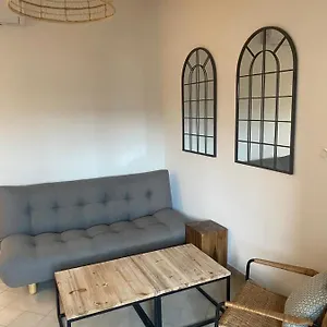 Apartamento La Tour 3: Appart Au Coeur De La Petite Venise, LʼIsle-sur-la-Sorgue